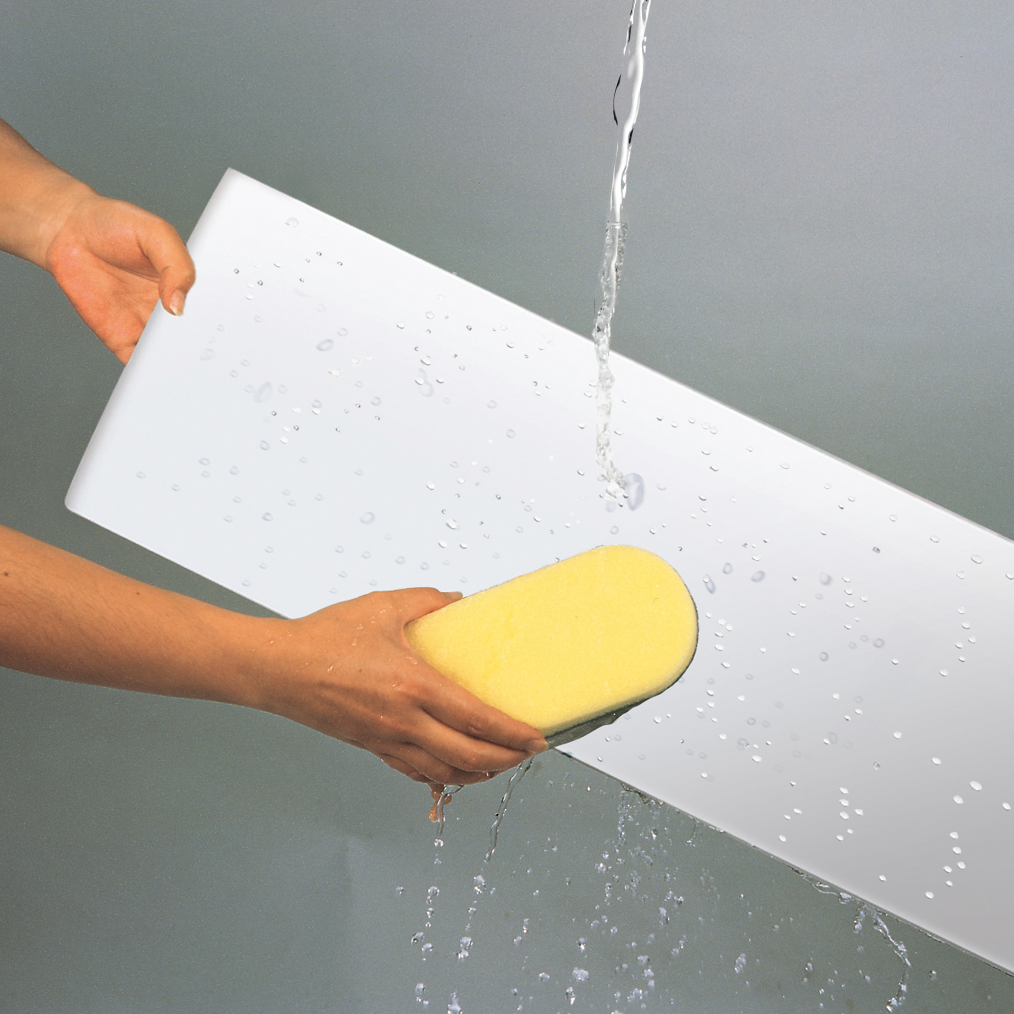 Mặt trước dễ vệ sinh và van giảm ồn tùy chọn